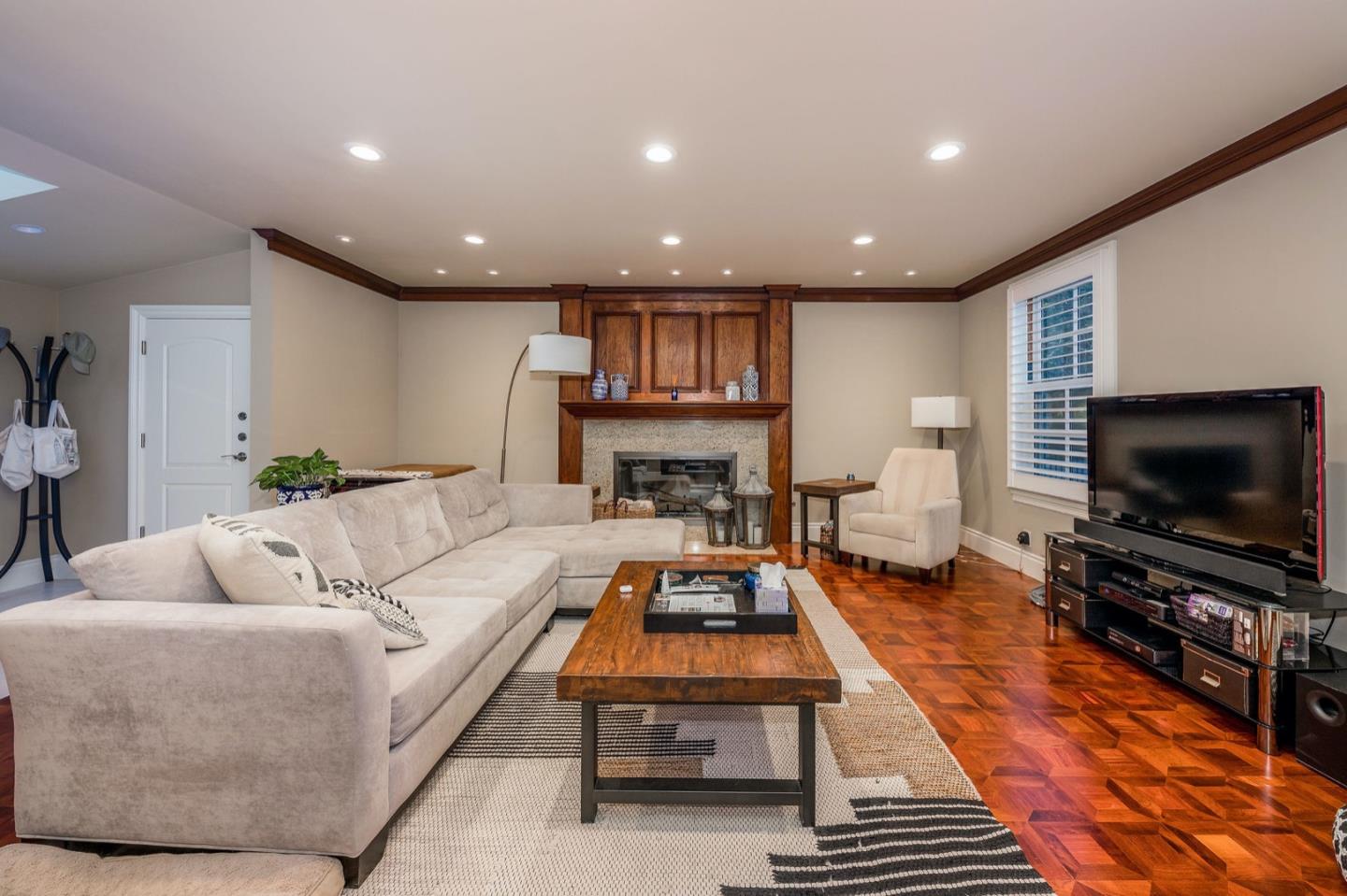 372 Poett Road Hillsborough, CA 94010 - Photo 17 of 56 Gallery Image 17