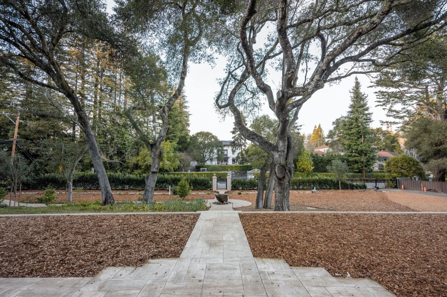 372 Poett Road Hillsborough, CA 94010 - Photo 4 of 56 Gallery Image 4