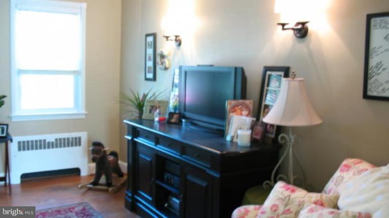 95 Dunkirk Road Baltimore, MD 21212 - Photo 18 of 20 Living Room #3