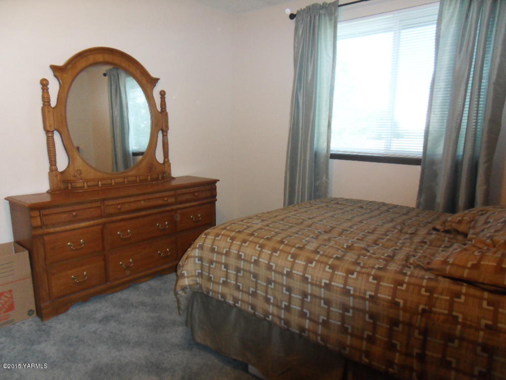 3501 Wiley Road Yakima, WA 98903 - Photo 12 of 31 a bedroom with a bed and a dresser