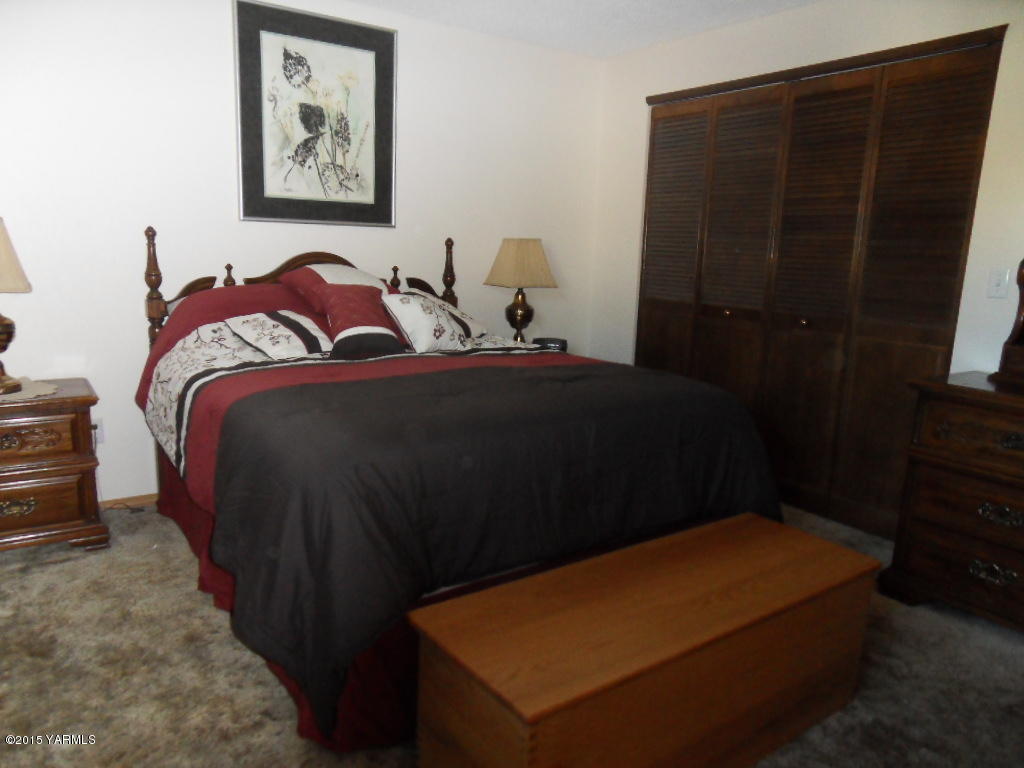 3501 Wiley Road Yakima, WA 98903 - Photo 17 of 31 a bedroom with a bed and a closet