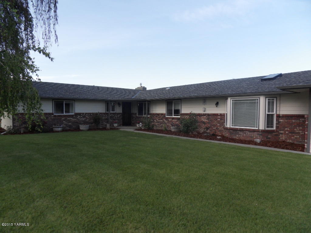 3501 Wiley Road Yakima, WA 98903 - Photo 3 of 31 a front view of house with yard barbeque and outdoor seating