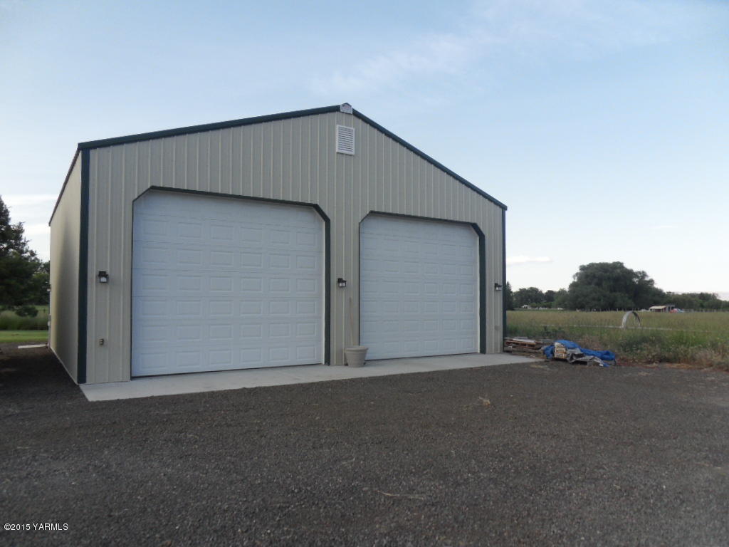 3501 Wiley Road Yakima, WA 98903 - Photo 23 of 31 a view of a garage