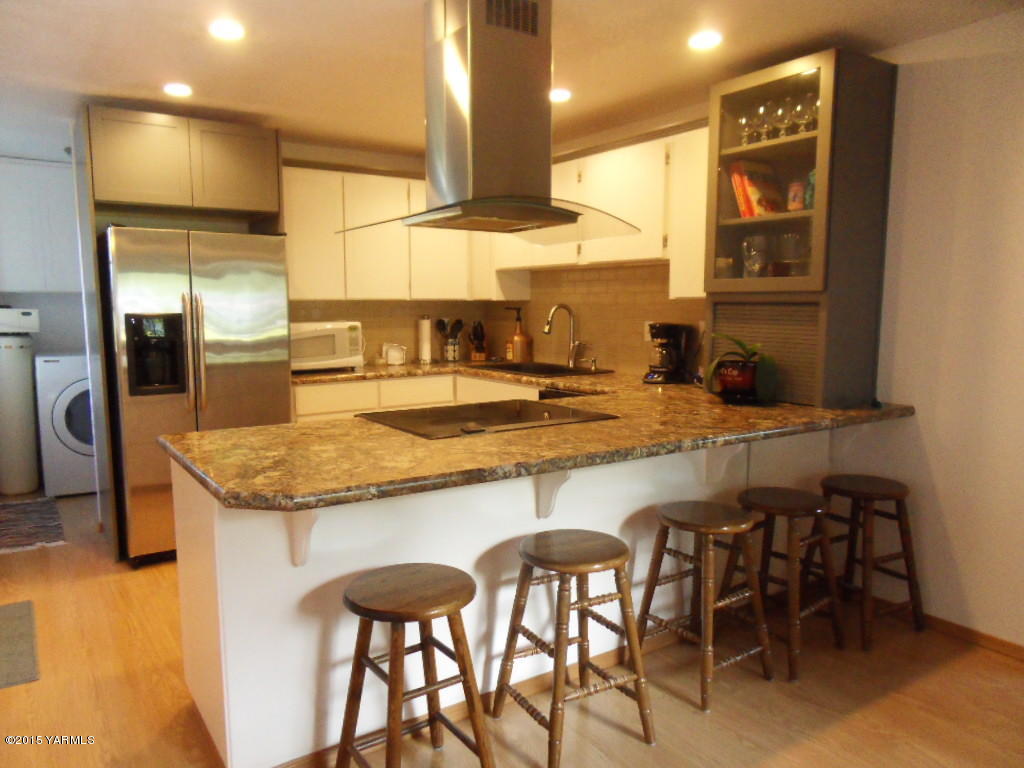 3501 Wiley Road Yakima, WA 98903 - Photo 10 of 31 a kitchen with a table and chairs in it