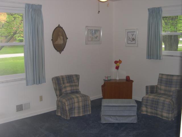 915 Burbank Road Indianapolis, IN 46219 - Photo 8 of 12 Gallery Image 8