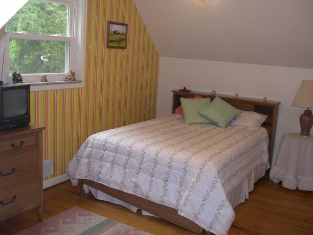 915 Burbank Road Indianapolis, IN 46219 - Photo 9 of 12 Gallery Image 9