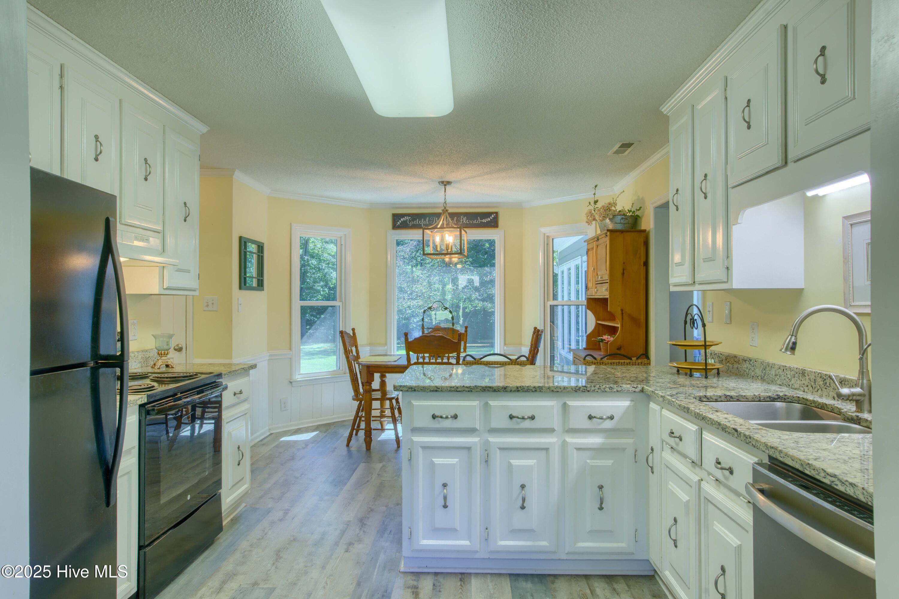 102 Ridgewood Trail New Bern, NC 28560 - Photo 16 of 66 102 Ridgewood - Interior - Edited_17