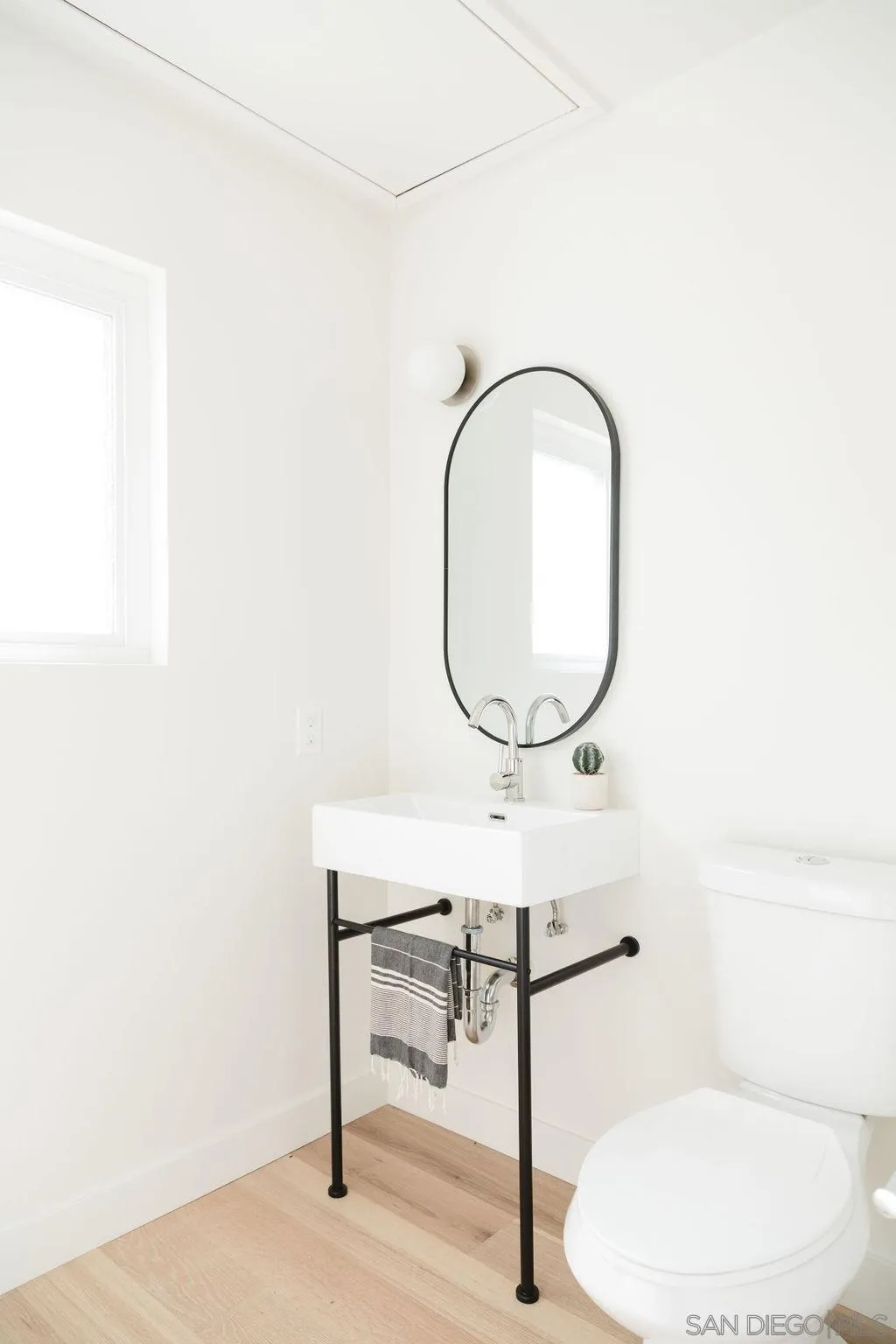 180 Spanish Spur Fallbrook, CA 92028 - Photo 19 of 44 a bathroom with a toilet a sink and a mirror