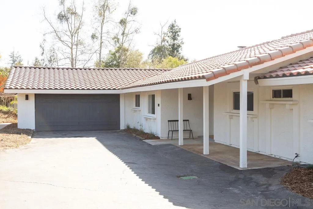 180 Spanish Spur Fallbrook, CA 92028 - Photo 38 of 44 a front view of a house with a garage