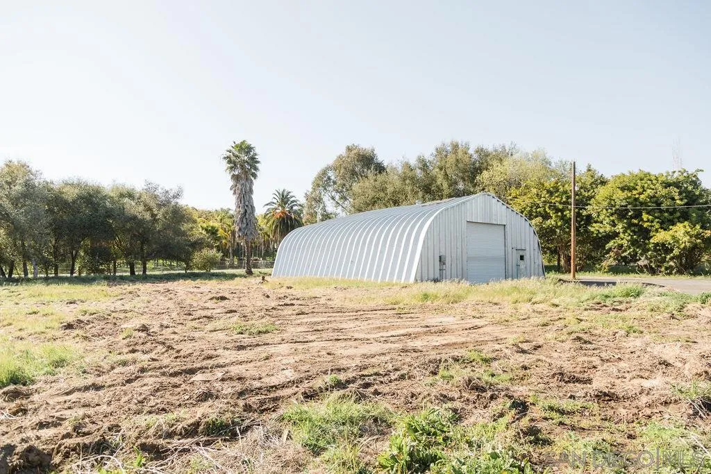 180 Spanish Spur Fallbrook, CA 92028 - Photo 40 of 44 a view of a dirt road with a building