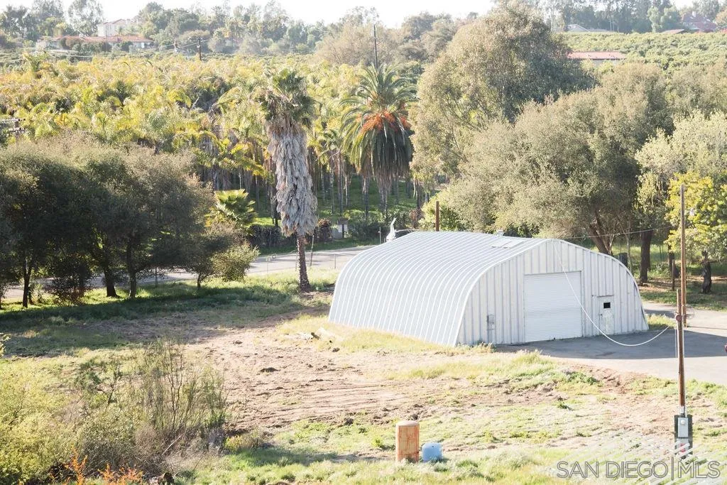 180 Spanish Spur Fallbrook, CA 92028 - Photo 43 of 44 a view of a backyard of the house