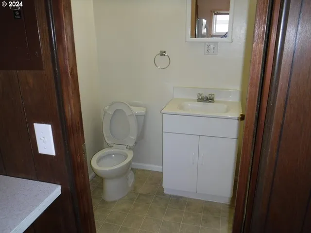 $316,000 | 160 Spring Street, Gardiner, OR 97441