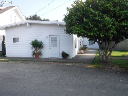 160 Spring Street Gardiner, OR 97441 - Photo 18 of 25