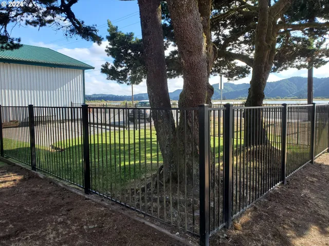 $316,000 | 160 Spring Street, Gardiner, OR 97441