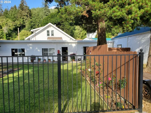 $316,000 | 160 Spring Street, Gardiner, OR 97441