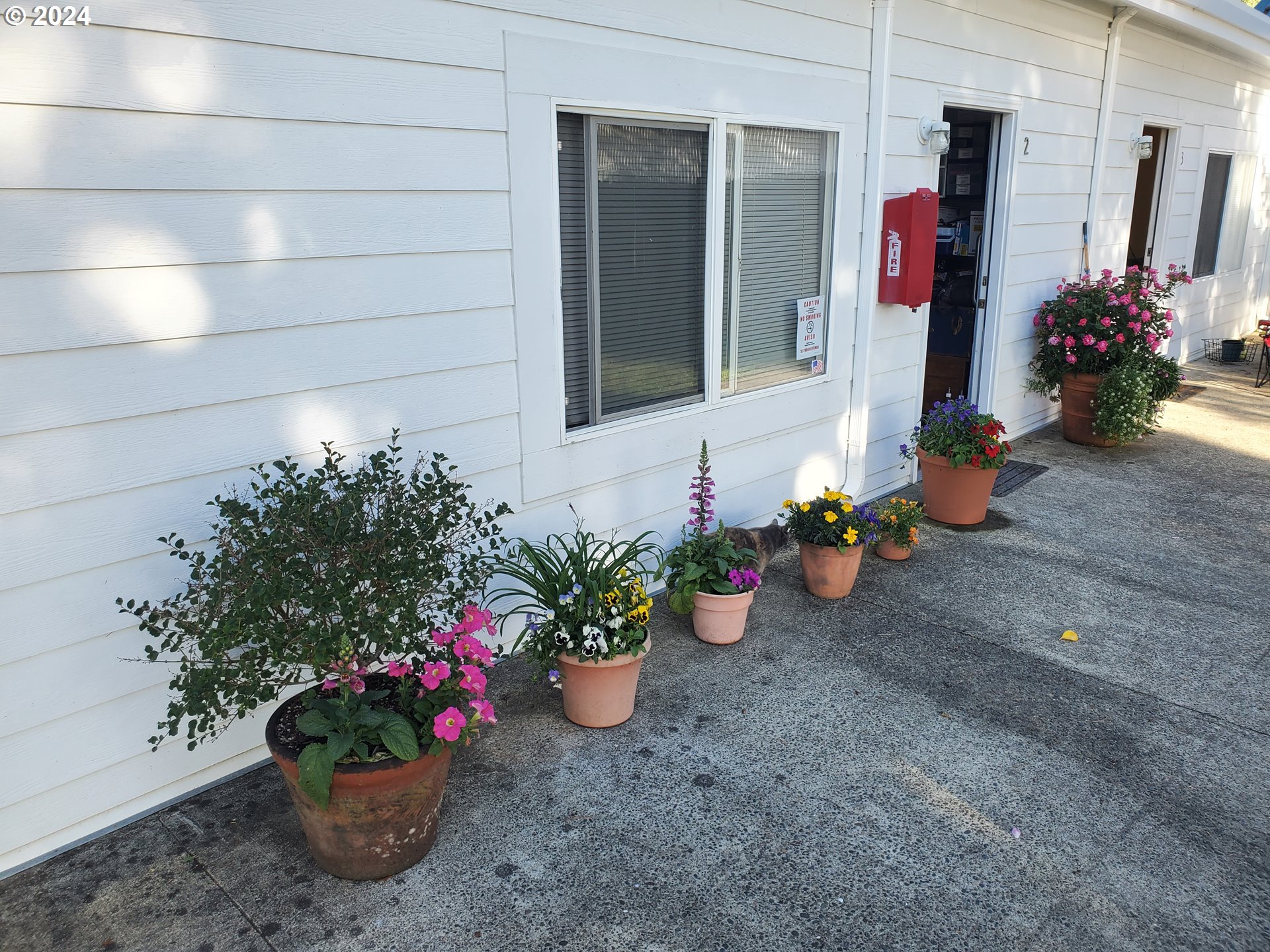 160 Spring Street Gardiner, OR 97441 - Photo 6 of 25