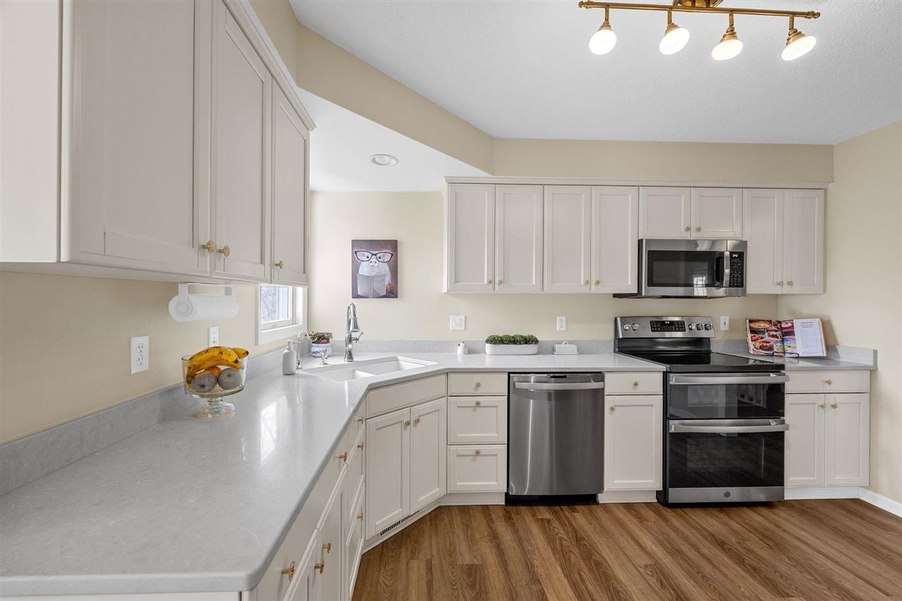 1926 Meadow Ridge Lane Iowa City, IA 52245 - Photo 8 of 44 Gallery Image 8