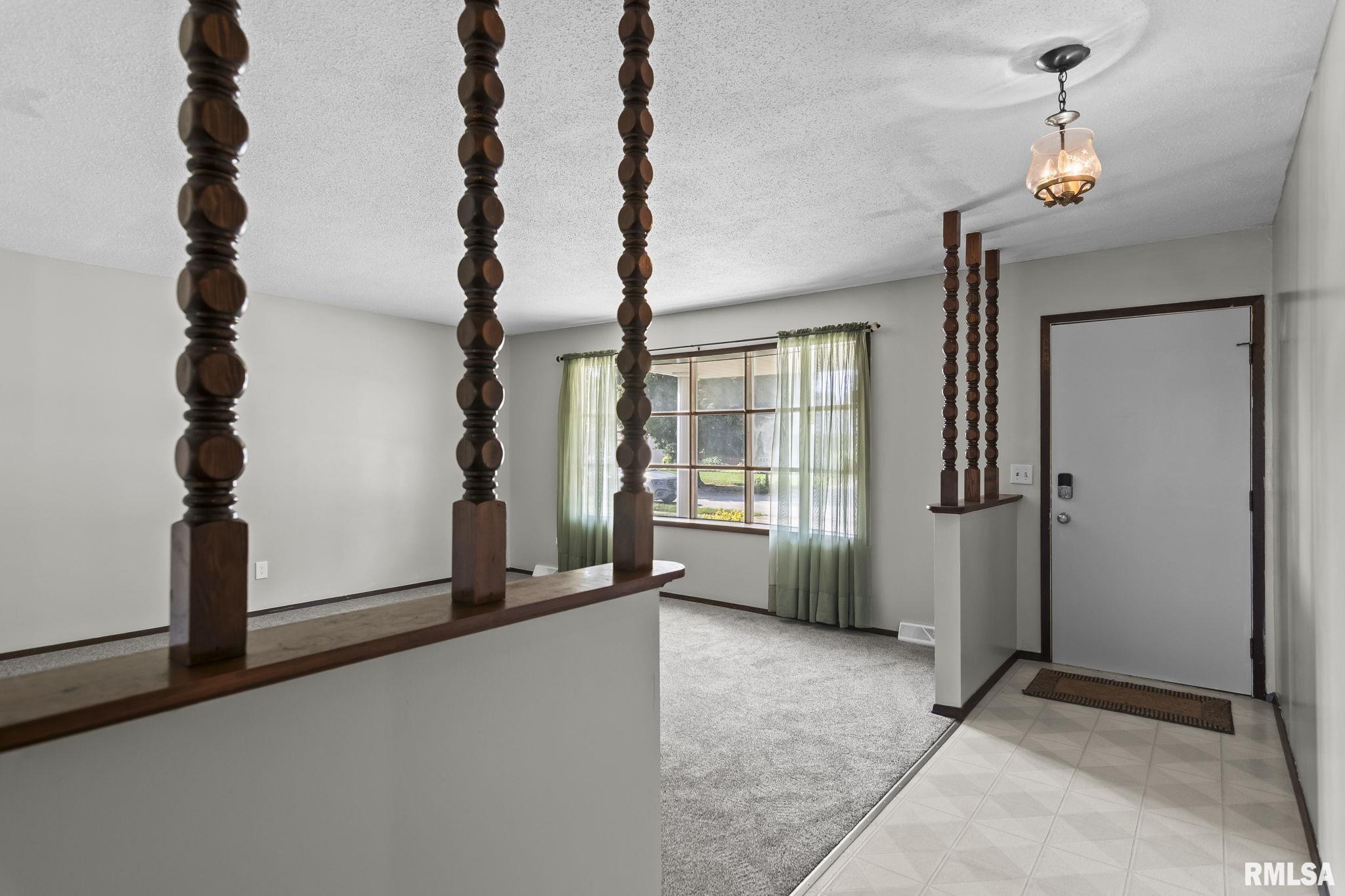 109 Basswood Road Springfield, IL 62712 - Photo 4 of 37