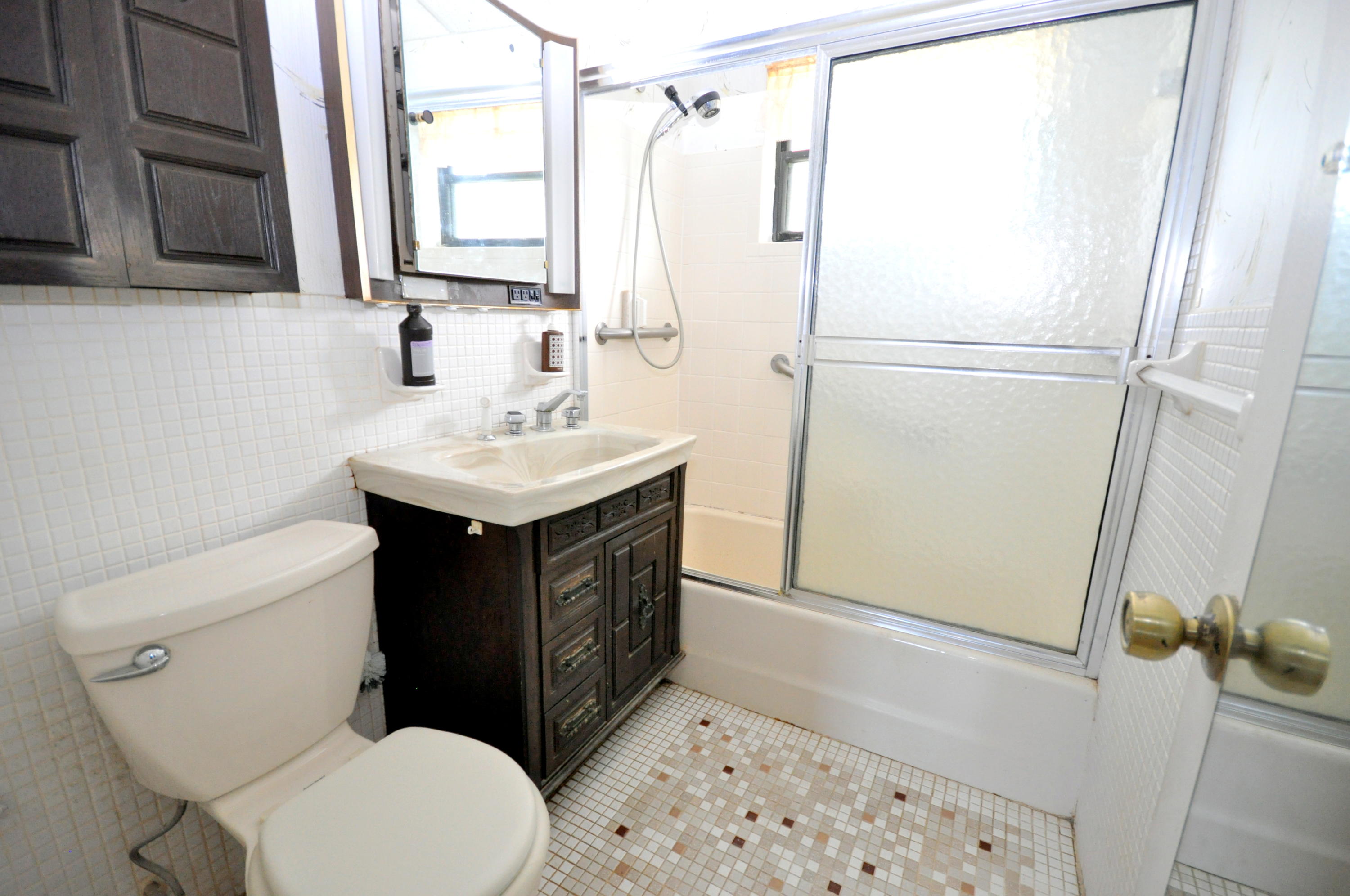 4929 Canton Road Lake Worth, FL 33463 - Photo 9 of 16 Bathroom