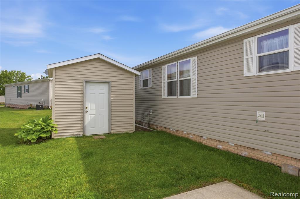 9857 Rembrandt Way Fenton, MI 48430 - Photo 34 of 44