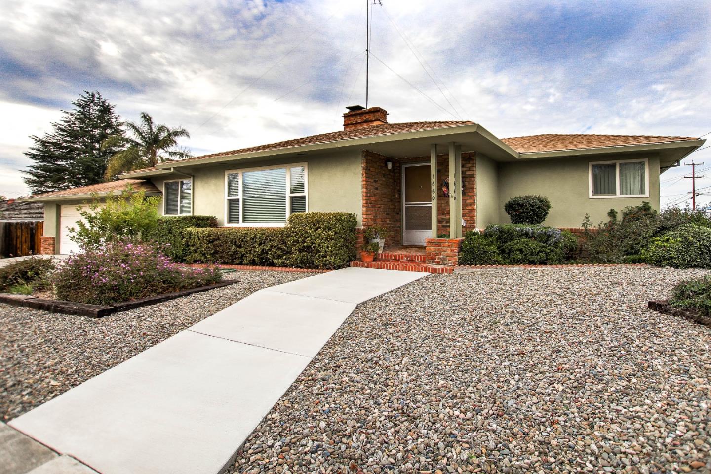 1660 Valley View Road Hollister, CA 95023 - Photo 1 of 31 Gallery Image 1