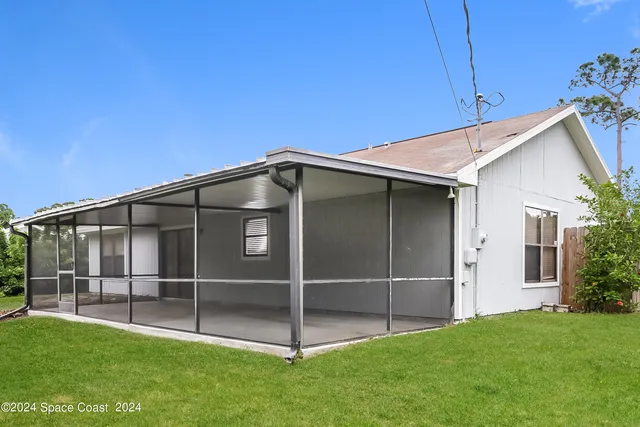 a view of an outdoor space