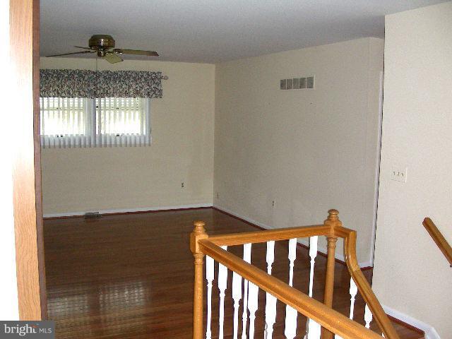 1986 Valley Road Annapolis, MD 21401 - Photo 5 of 13 Living Room