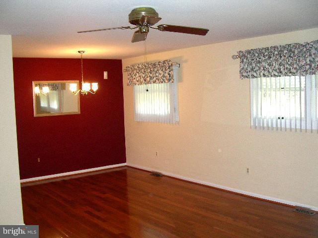 1986 Valley Road Annapolis, MD 21401 - Photo 10 of 13 Living Room