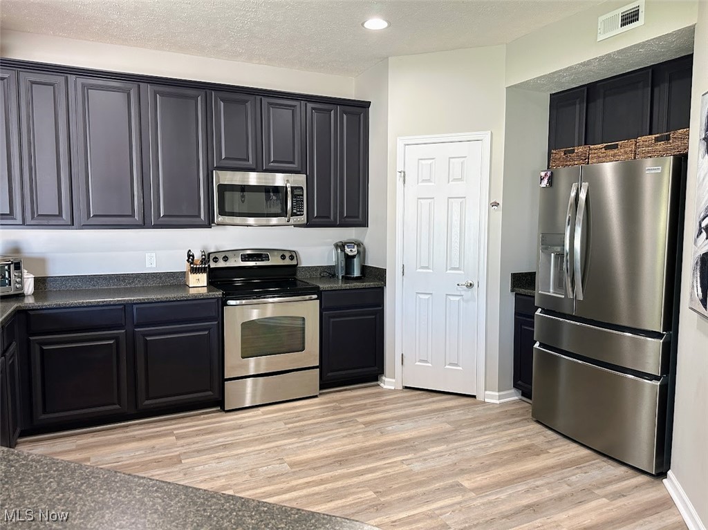 31944 Rustic Ridge North Ridgeville, OH 44039 - Photo 5 of 43 Stainless appliances