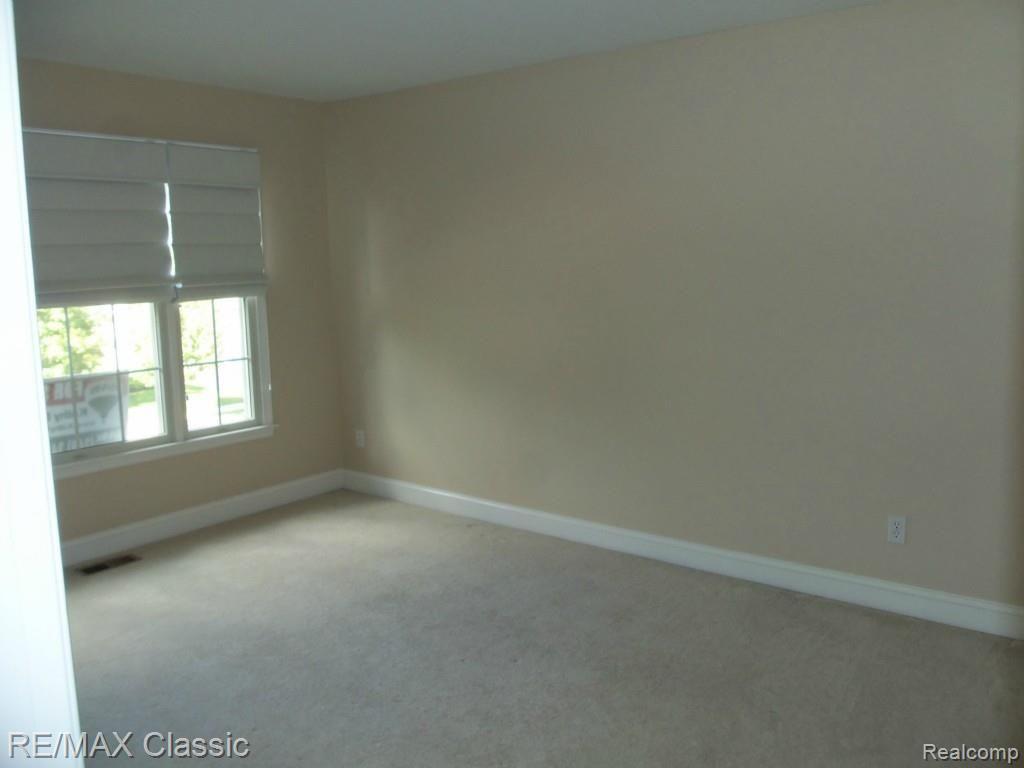 24881 Reeds Pointe Drive, Unit 17 Novi, MI 48374 - Photo 16 of 31 FRESH NEUTRAL PAINT