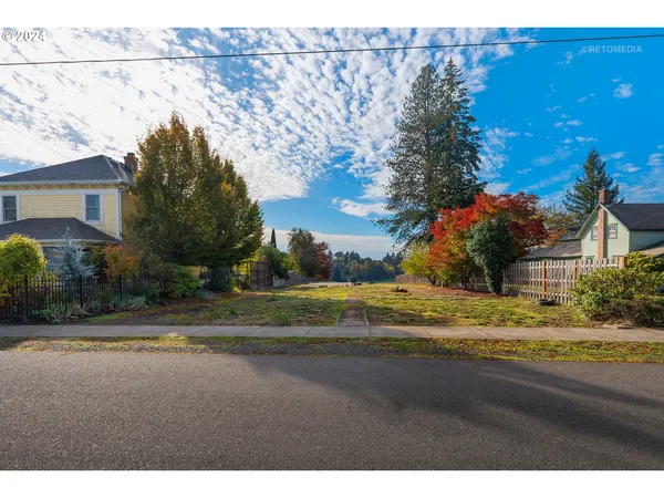 $385,000 | 420 West Grant Street, Carlton, OR 97111