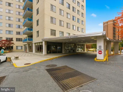 $430,000 | 10201 Grosvenor Place, Unit 1001, Rockville, MD 20852