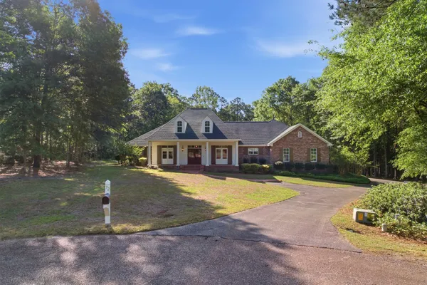 $610,000 | 72 Brookline Drive, Hattiesburg, MS 39402