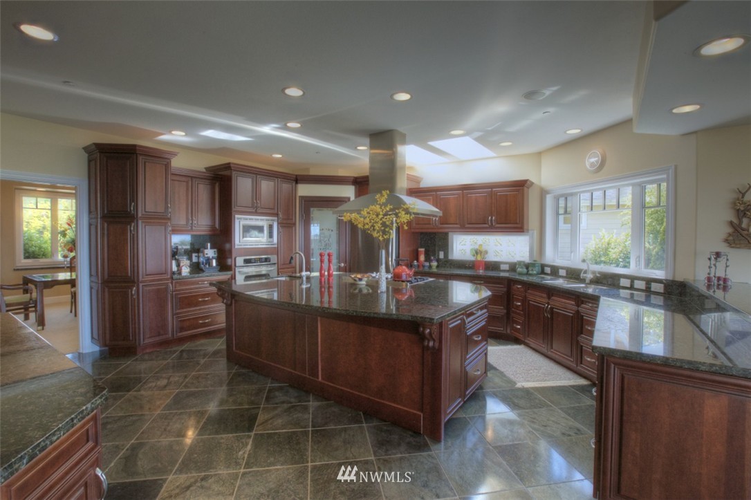 3383 Robertson Road Bellingham, WA 98226 - Photo 6 of 24 Gallery Image 6