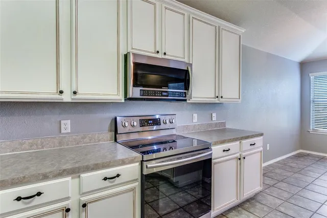 $279,000 | 941 La Sierra Drive, Crowley, TX 76036