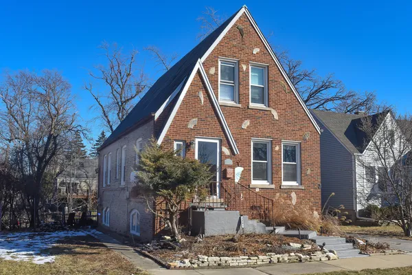 $325,000 | 3901 Custer Avenue, Lyons, IL 60534