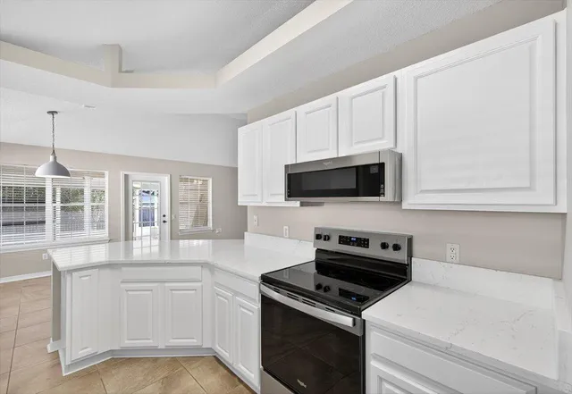 a view of a livingroom with a ceiling fan