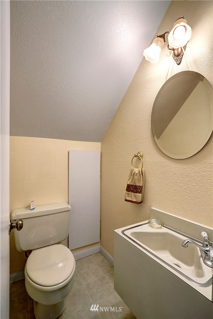 4404 Terrace Drive, Unit 3 Everett, WA 98203 - Photo 13 of 18 a bathroom with a toilet a sink and mirror