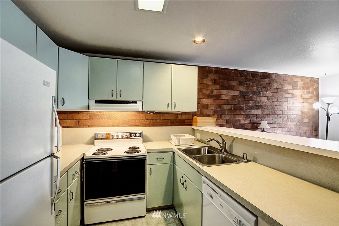 4404 Terrace Drive, Unit 3 Everett, WA 98203 - Photo 17 of 18 a kitchen with a stove and a sink