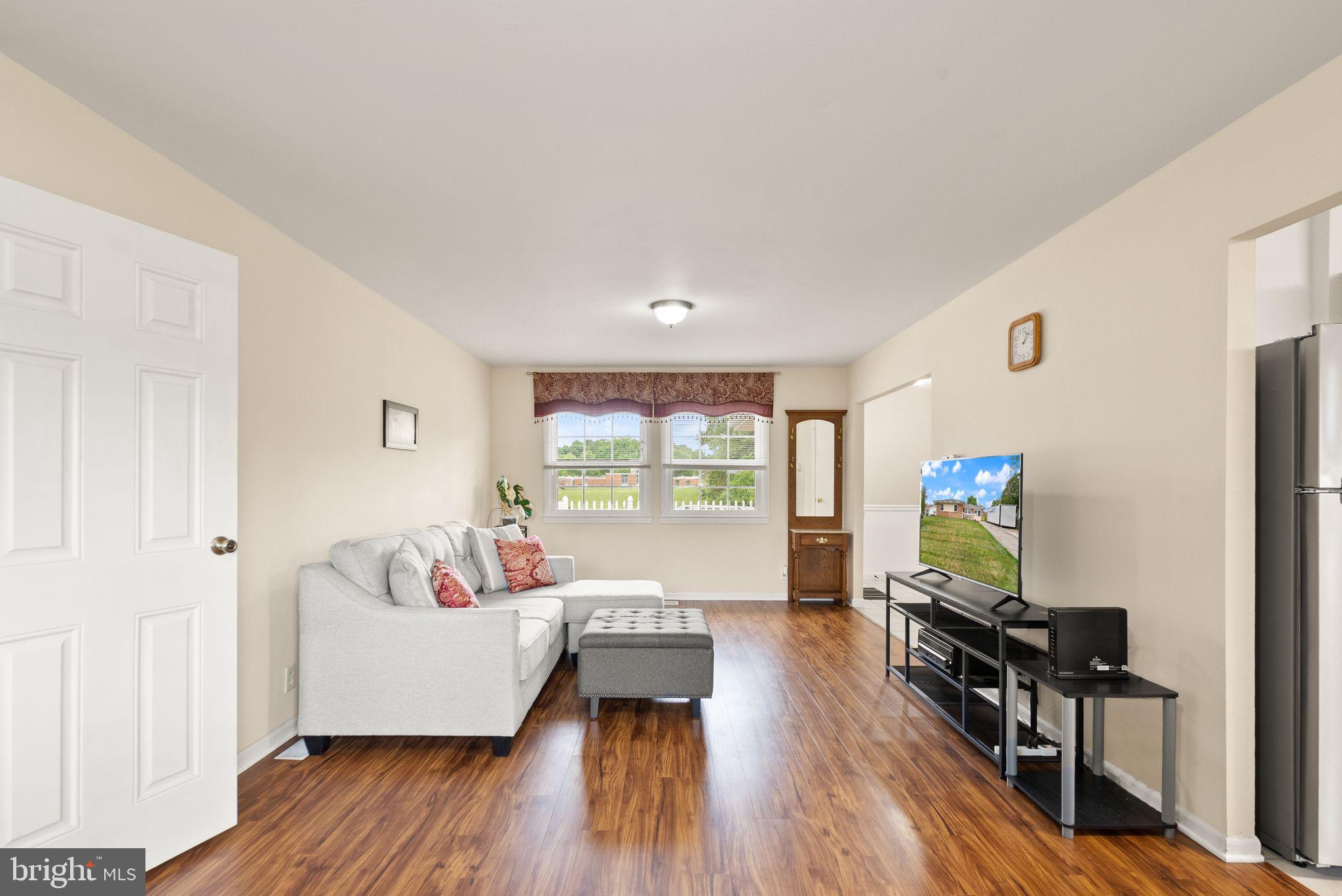 514 West Nettle Tree Road Sterling, VA 20164 - Photo 10 of 49 bright living room with four newer windows install