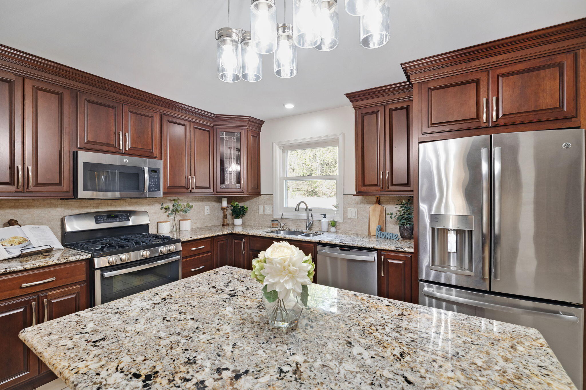 13189 Fillmore Street Crown Point, IN 46307 - Photo 5 of 40 2048x1365