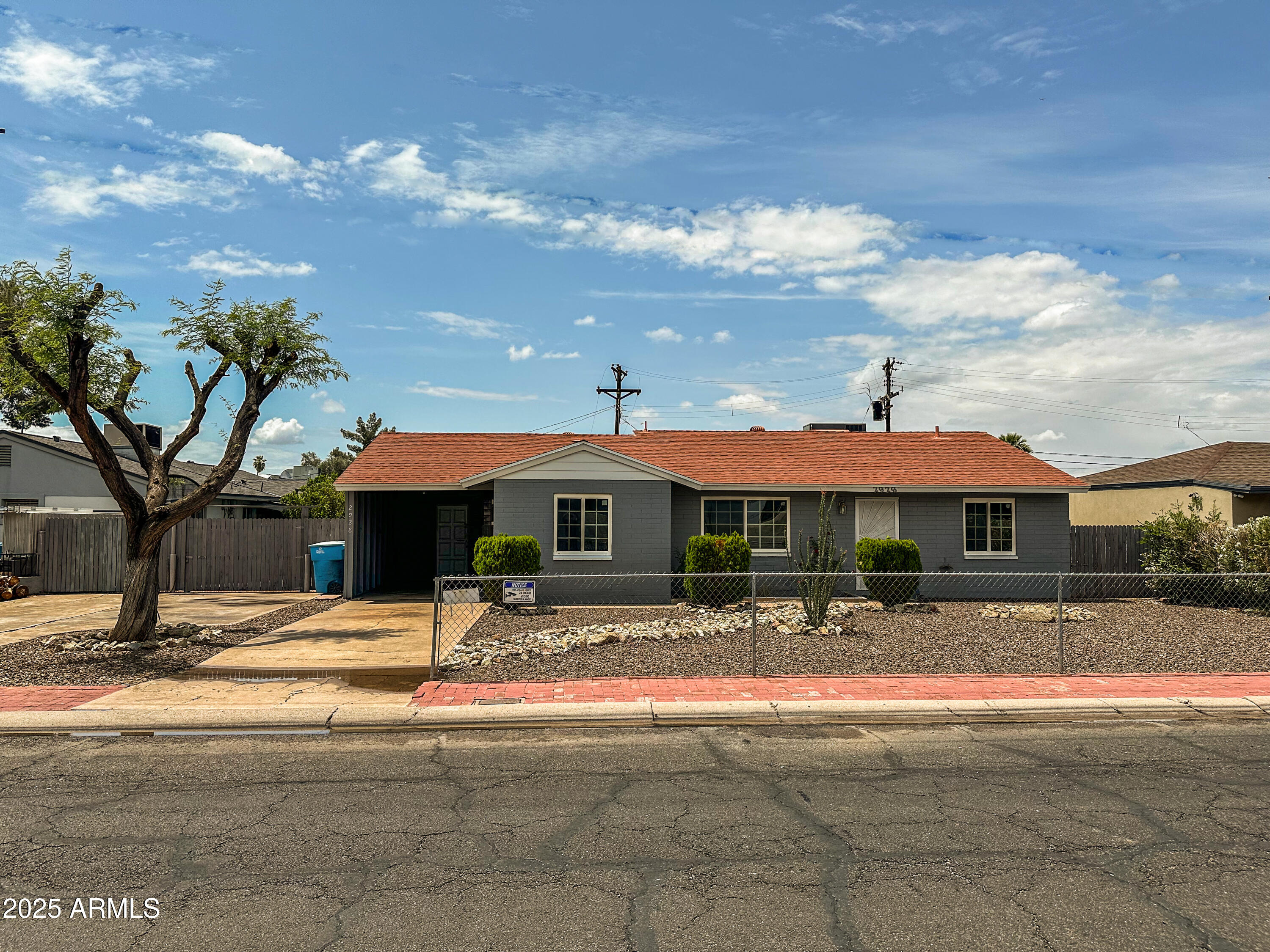 2928 North 37th Avenue Phoenix, AZ 85019 - Photo 2 of 13