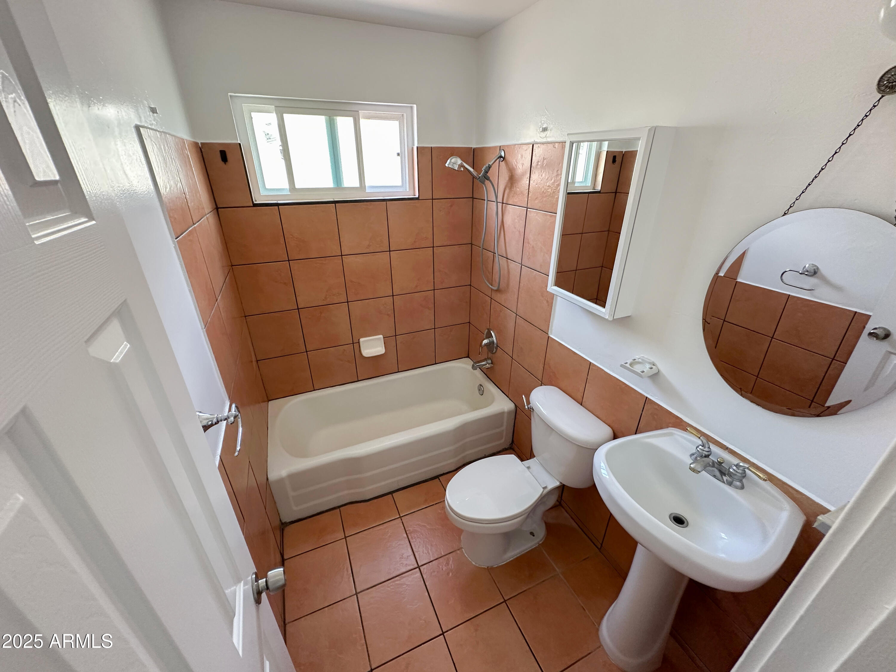 2928 North 37th Avenue Phoenix, AZ 85019 - Photo 6 of 13 a bathroom with a toilet a sink and bathtub