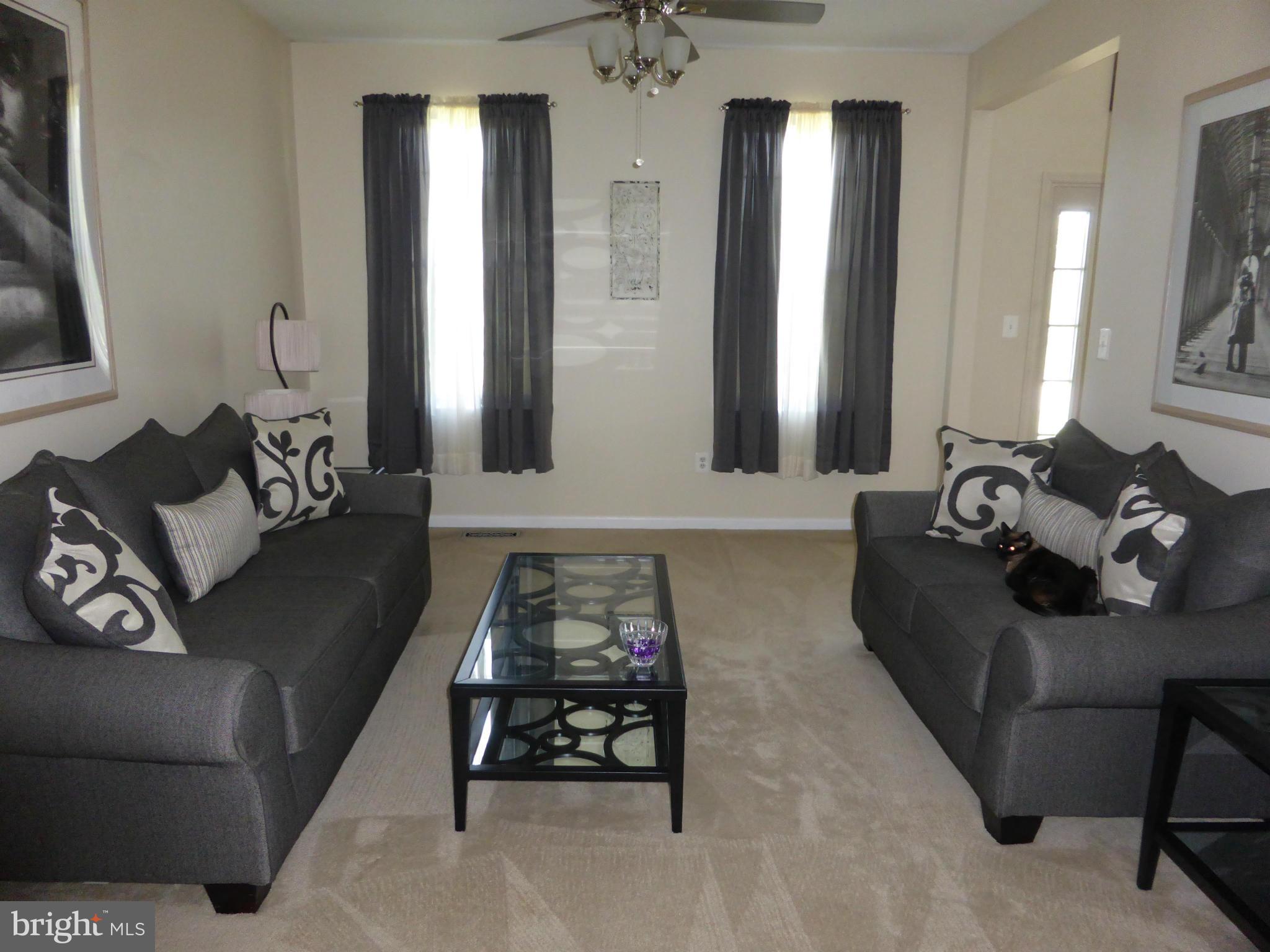 1222 Waterview Way Baltimore, MD 21221 - Photo 2 of 16 Living Room