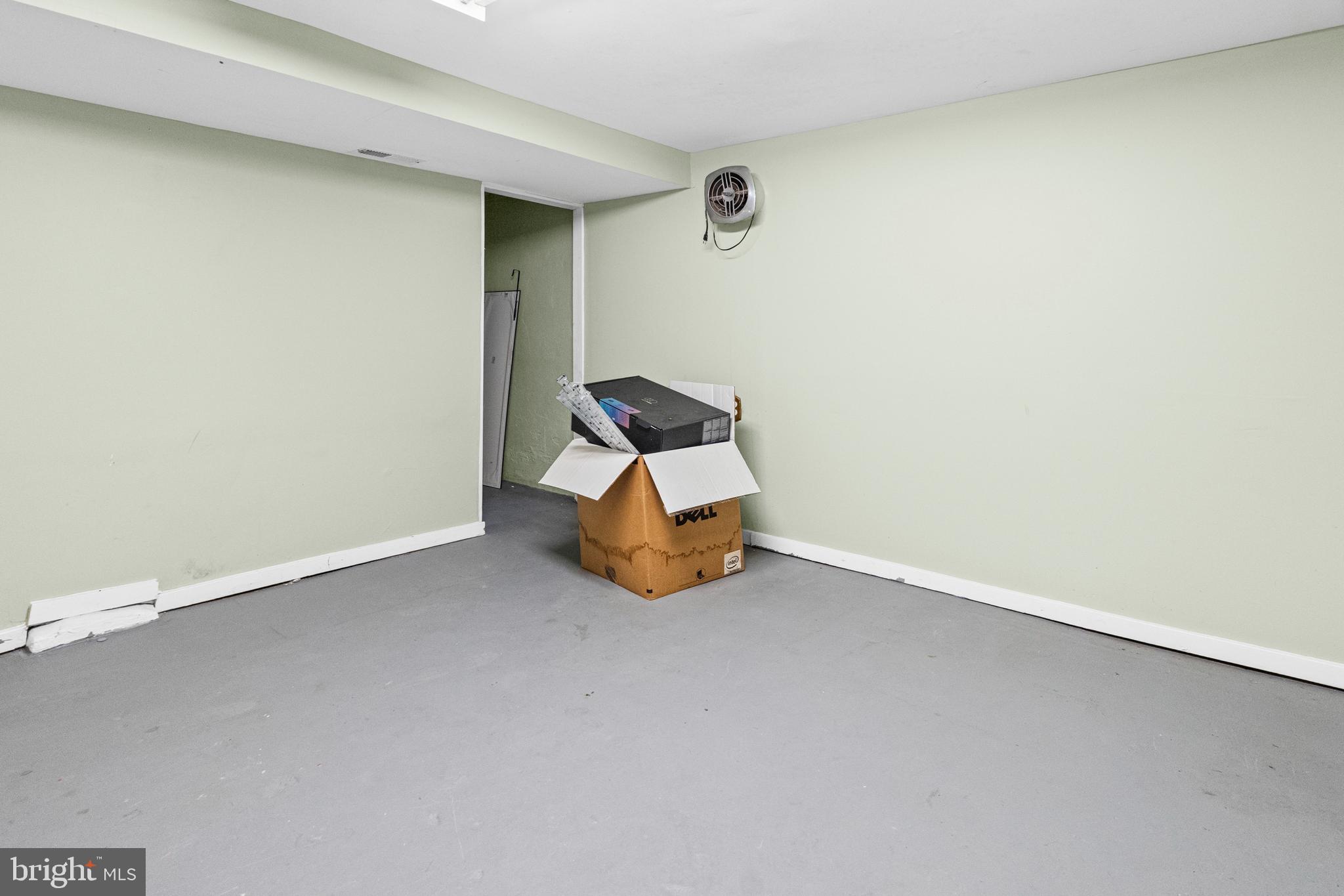 6 Cinder Road Lutherville-Timonium, MD 21093 - Photo 30 of 41 an empty room with a window