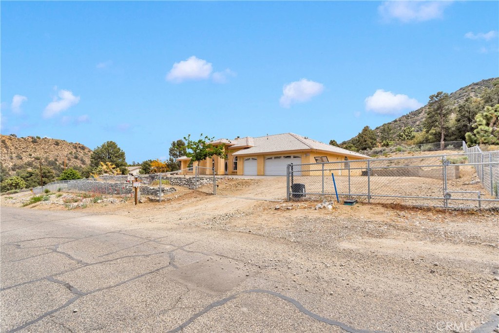 1679 Desert Front Road Wrightwood, CA 92397 - Photo 4 of 61