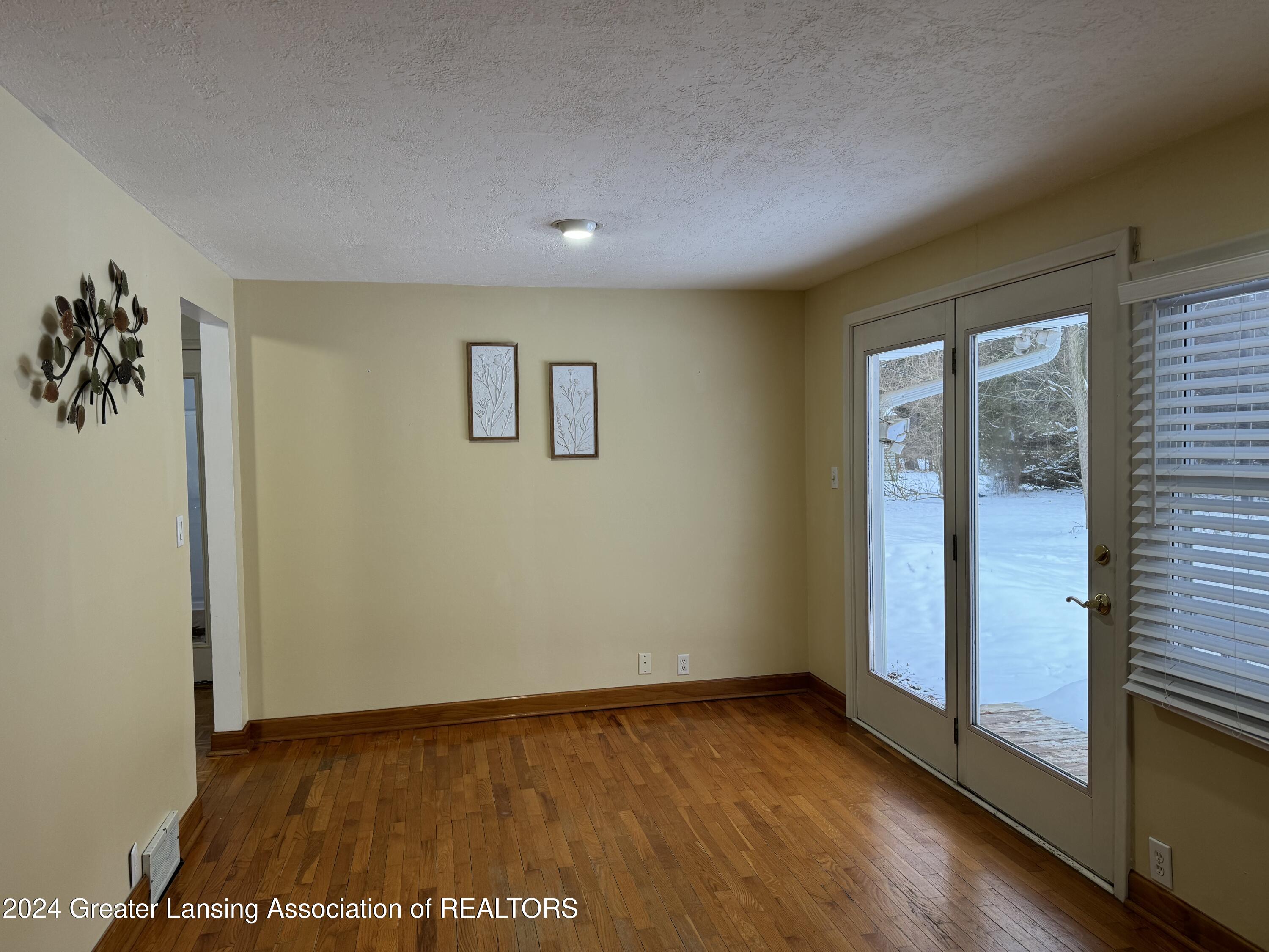 4589 Van Atta Road Okemos, MI 48864 - Photo 5 of 27 IMG_9536