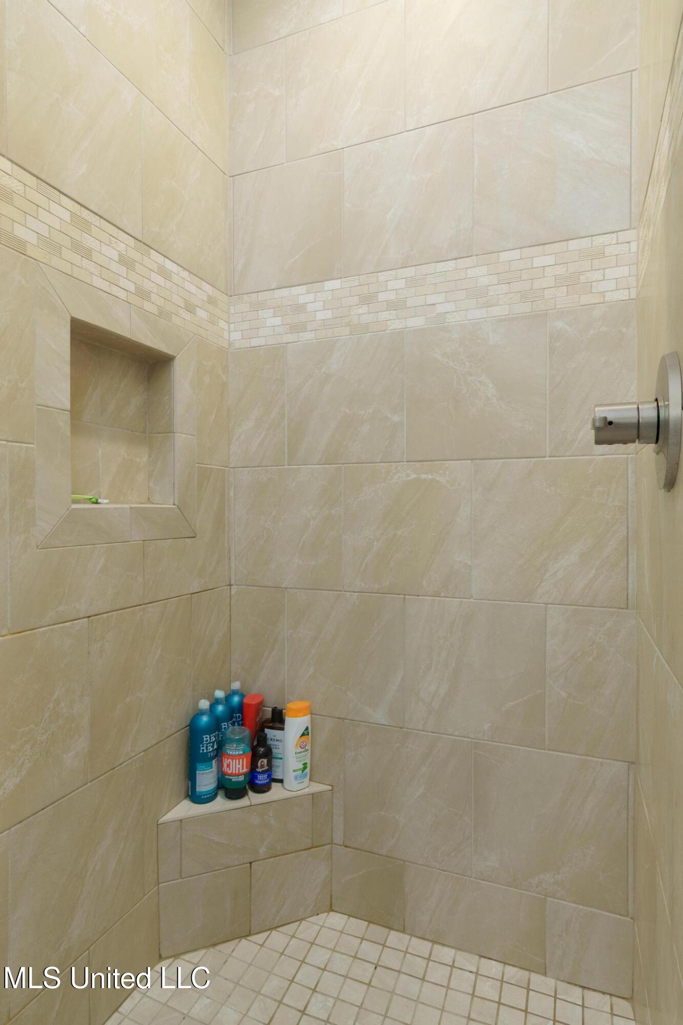 217 Victory Road Laurel, MS 39443 - Photo 13 of 23 Shower