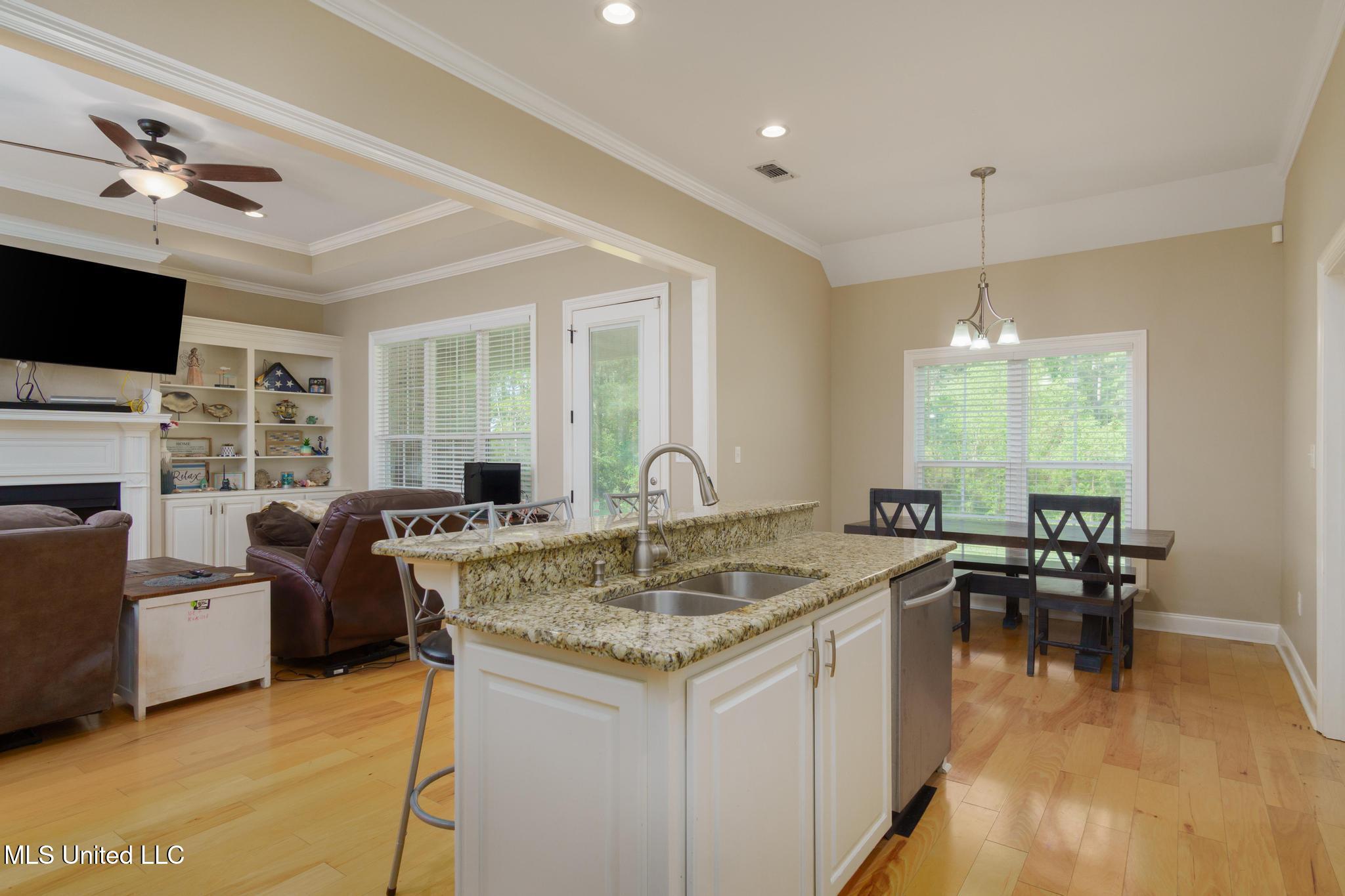 217 Victory Road Laurel, MS 39443 - Photo 6 of 23 Kitchen