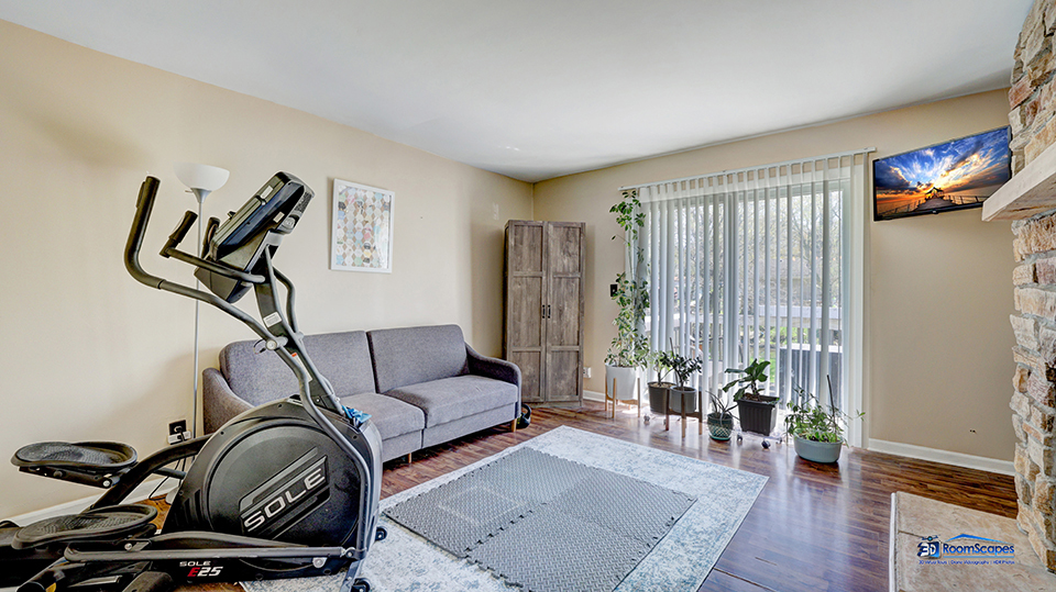 319 Croyden Street Spring Grove, IL 60081 - Photo 16 of 42 a living room with furniture and a wooden floor